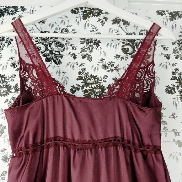 Vintage Christian Dior Burgundy Satin and Lace Nightgown Long Nightgown Size M - Picture 4 of 7
